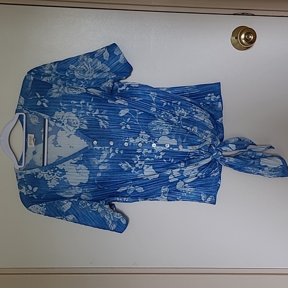 Greige Ladies Top - Picture 1 of 5